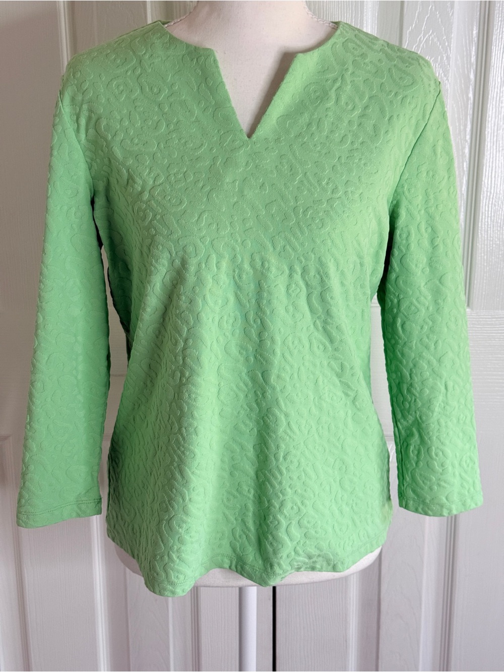 J.McLaughlin Carly Jacquard Top Apple Green M Split V-Neck EUC